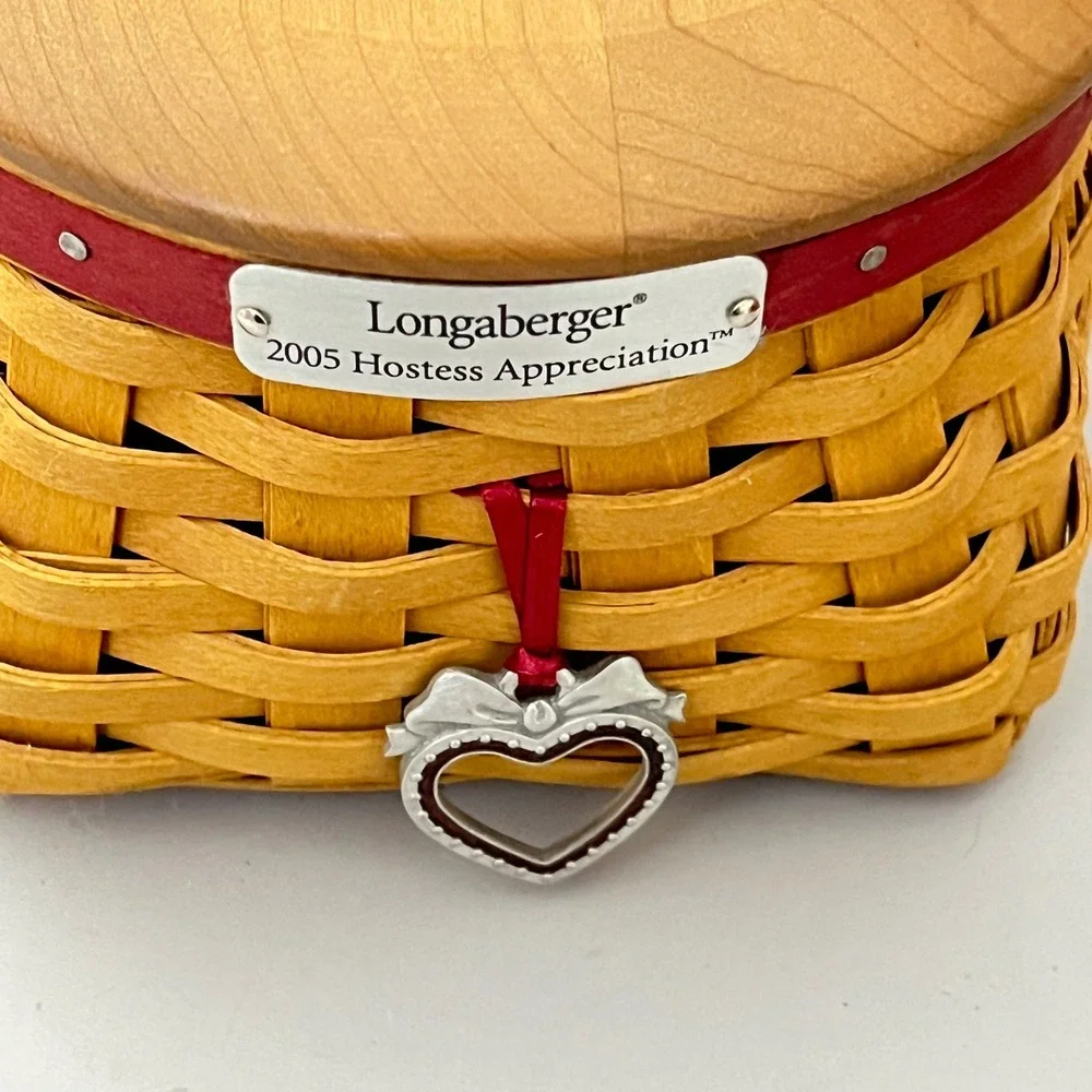 Longaberger Basket  Small Tan 2005 Hostess Appreciation Heart Lid Charm